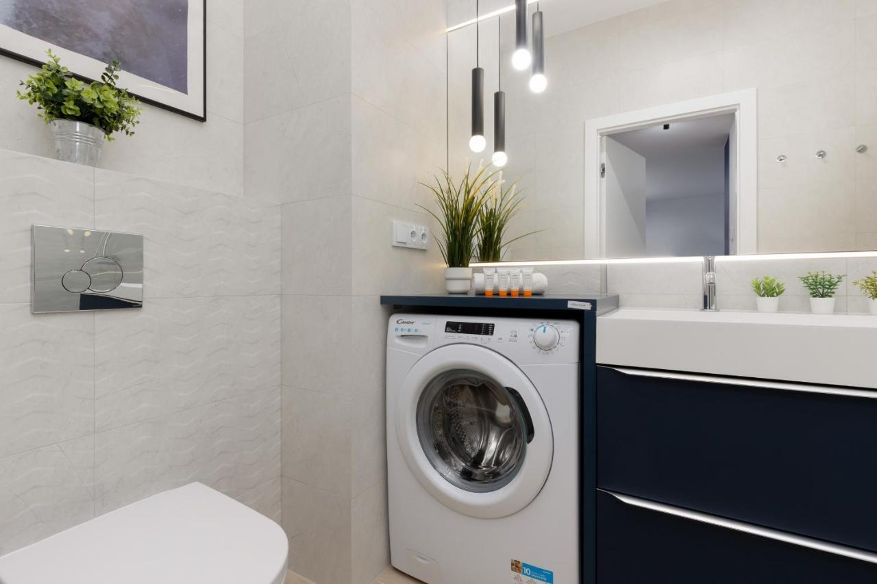 Apartment Avenue Solidarnosci On Wola By Noclegi Renters ワルシャワ エクステリア 写真