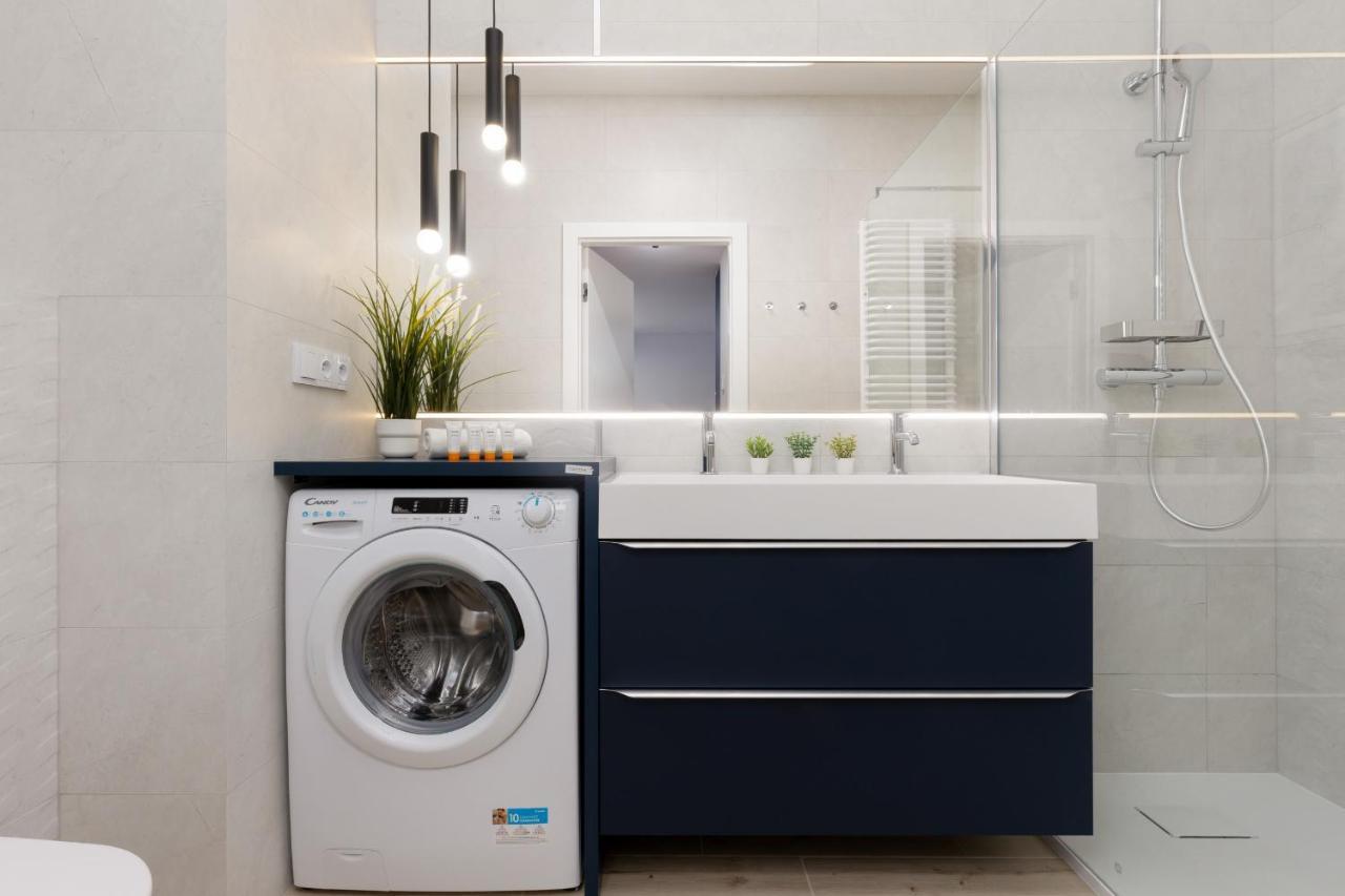 Apartment Avenue Solidarnosci On Wola By Noclegi Renters ワルシャワ エクステリア 写真